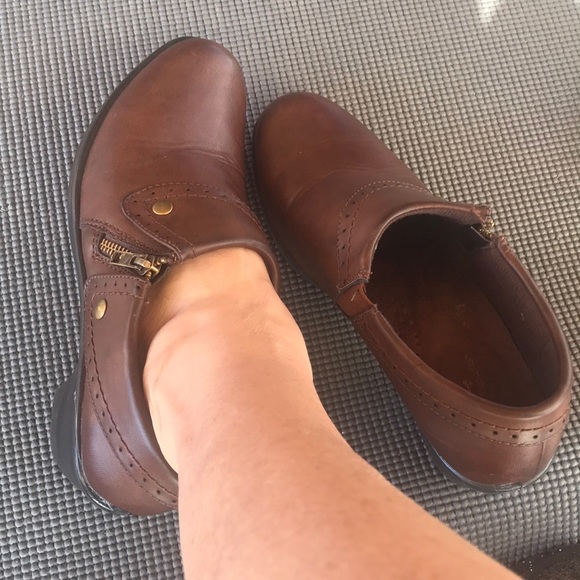 Used 8 1/2 slip on ankle loafers brown - Picture 4 of 5